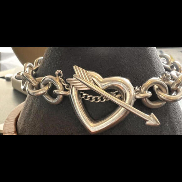 Tiffany Sterling Silver Heart and Arrow Cable Bracelet: 7.5-Inch Romance - Picture 6 of 7